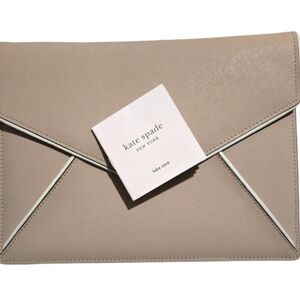 Kate Spade New York Envelope Clutch in nude saff